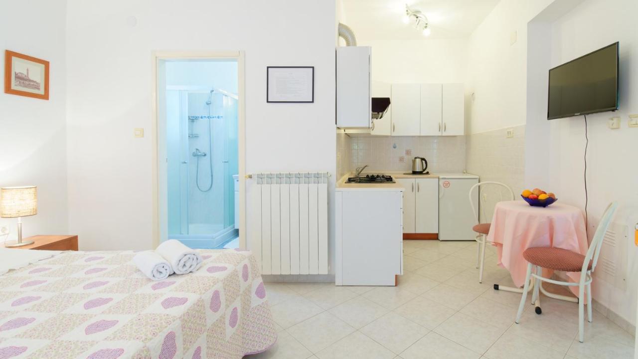 Apartments Susie By Rent Istria Umago Esterno foto