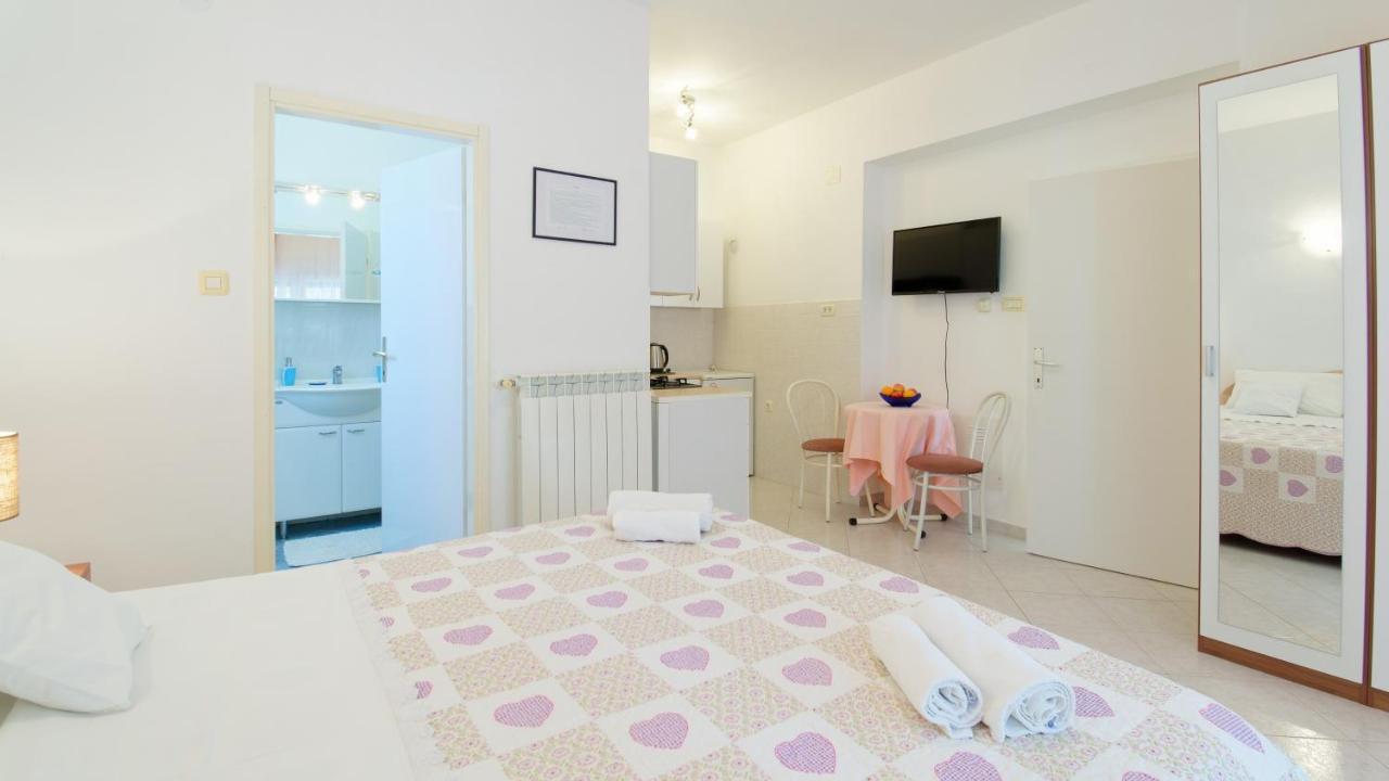 Apartments Susie By Rent Istria Umago Esterno foto